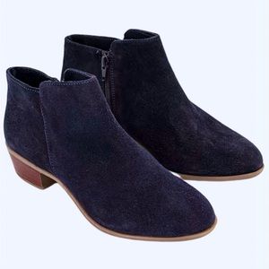 DIBA NWOB ankle zip gently rounded toe small hill boots